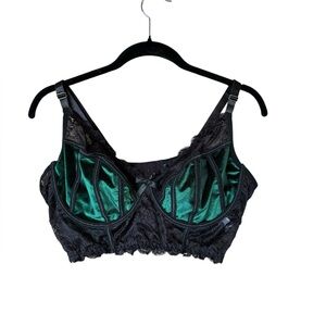 Plus Size Vintage Inspired Velvet and Lace Corset Bra Adjustable Straps Size 3XL